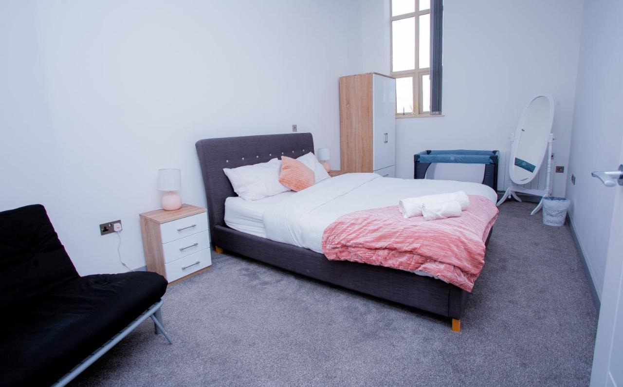 Spacious Urban Apartment *
